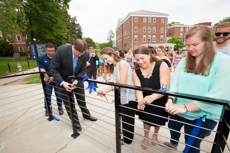President Reveley and Longwood seniors add their locks in a new tradition.