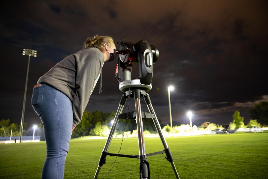 Rianne Woudsma ’23, a physics major and vice president of the Society of Physics Students, peers through the telescope.